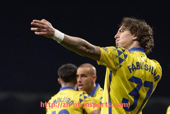 JN江南体育-篮球运动中“转换中盯人意识断层”是否为失误与漏人根源所在 JN江南体育-篮球运动中“转换中盯人意识断层”是否为失误与漏人根源所在