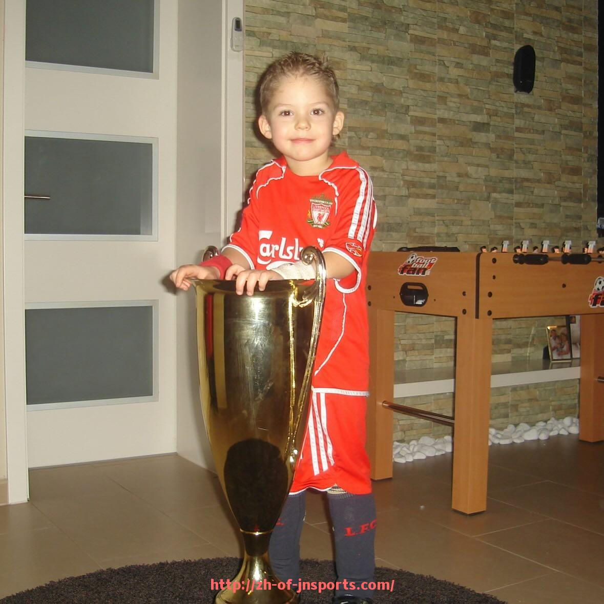 JN江南体育-德甲各支球队拥有的死忠球迷群体分析 JN江南体育-德甲各支球队拥有的死忠球迷群体分析