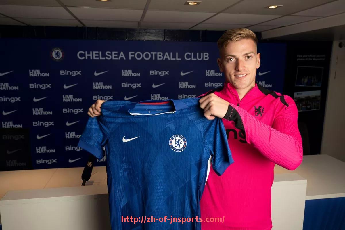 JN江南体育-法甲球员赛季表现对比分析:表现曲线与进步幅度 JN江南体育-法甲球员赛季表现对比分析:表现曲线与进步幅度