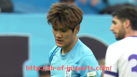 JN江南体育-世俱杯比赛中承担双重职责的复合型球员作用分析